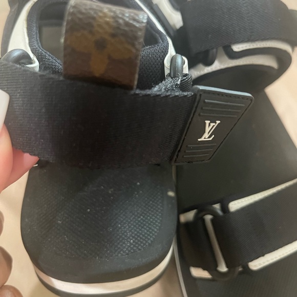 LOUIS VUITTON Monogram Flat Arcade Sandals - Picture 7 of 7